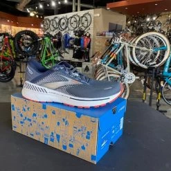 Men's Brooks Adrenaline GTS 22 Grey/Silver | Running