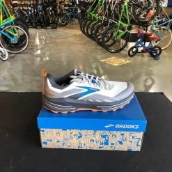 Brooks Mens Cascadia 16 Wide(2E) Oyster Mushroom/Alloy/Orange | Running