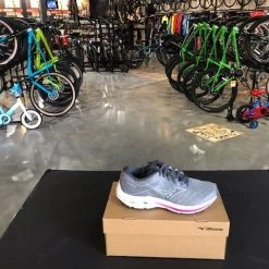 N/A Womens Mizuno Wave Inspire 18 Ultimate Grey/Silver Wide | Running