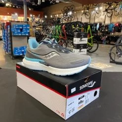 Womenâ€™s Saucony Triumph 19 Alloy/Powder?gris; WIDE | Running