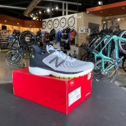 Men's New Balance Fresh Foam 860A11, Light Aluminum With Black | Running