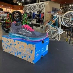 Womenâ€™s Brooks Levitate Stealthfit 5, Black/Fluoro Pink | Running