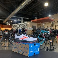 Men's Brooks Launch 8 White/Black/Red Clay | Running