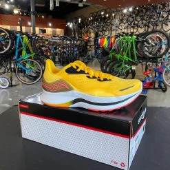 Women's Saucony Endorphin Shift 2; Vizigold/Vizired/Jaune | Running